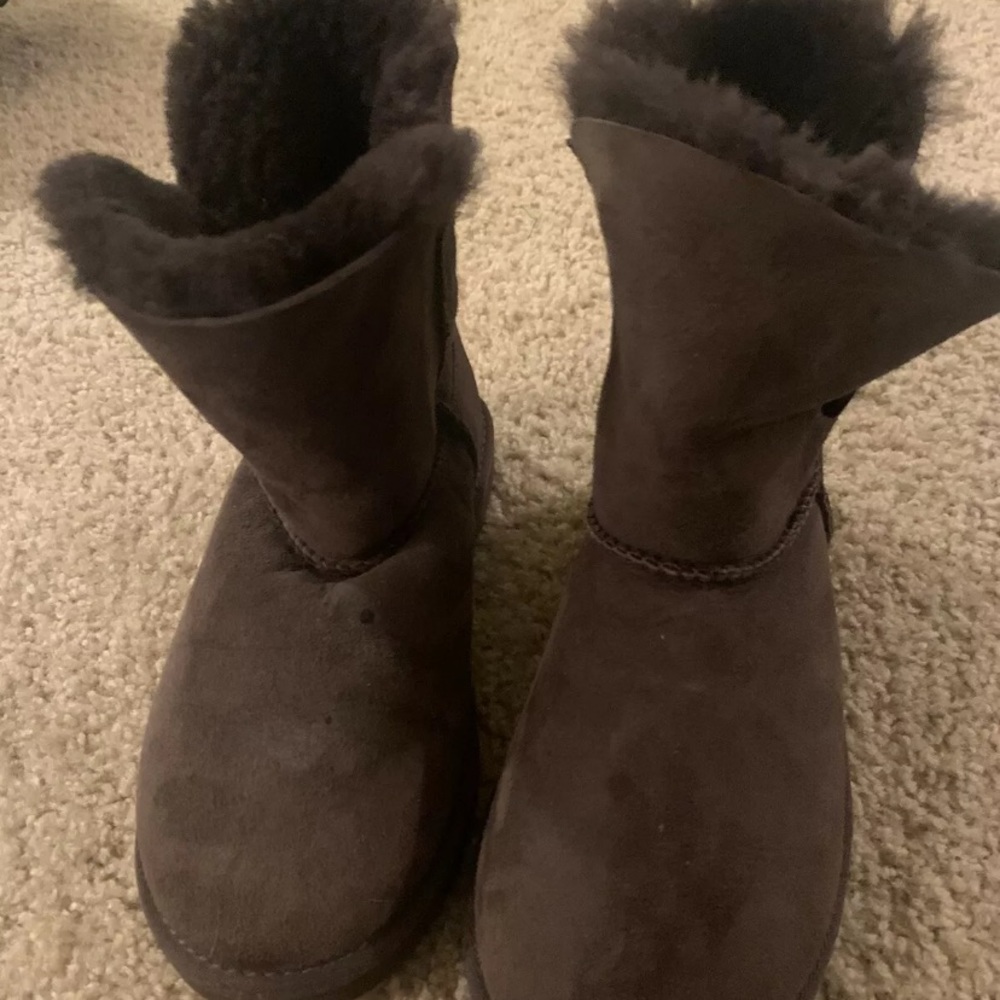 Brown uggs size 5